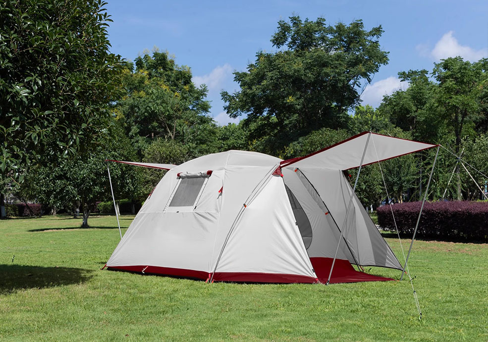 4 na taong camping tent na may isang silid at isang living area